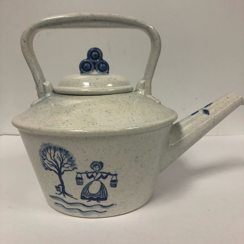 Poppytrail by Metlock Blue & White‎ Ceramic Teapot